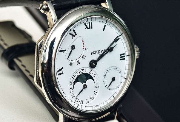 百达翡丽手表表蒙模糊可能需要进行怎样的处理？